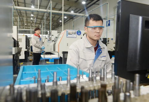 黃欽調(diào)研惠山區(qū) 再領(lǐng)改革創(chuàng)新之先 再鼓爭先創(chuàng)優(yōu)之勁，以新能源技術(shù)開發(fā)引領(lǐng)區(qū)域轉(zhuǎn)型崛起